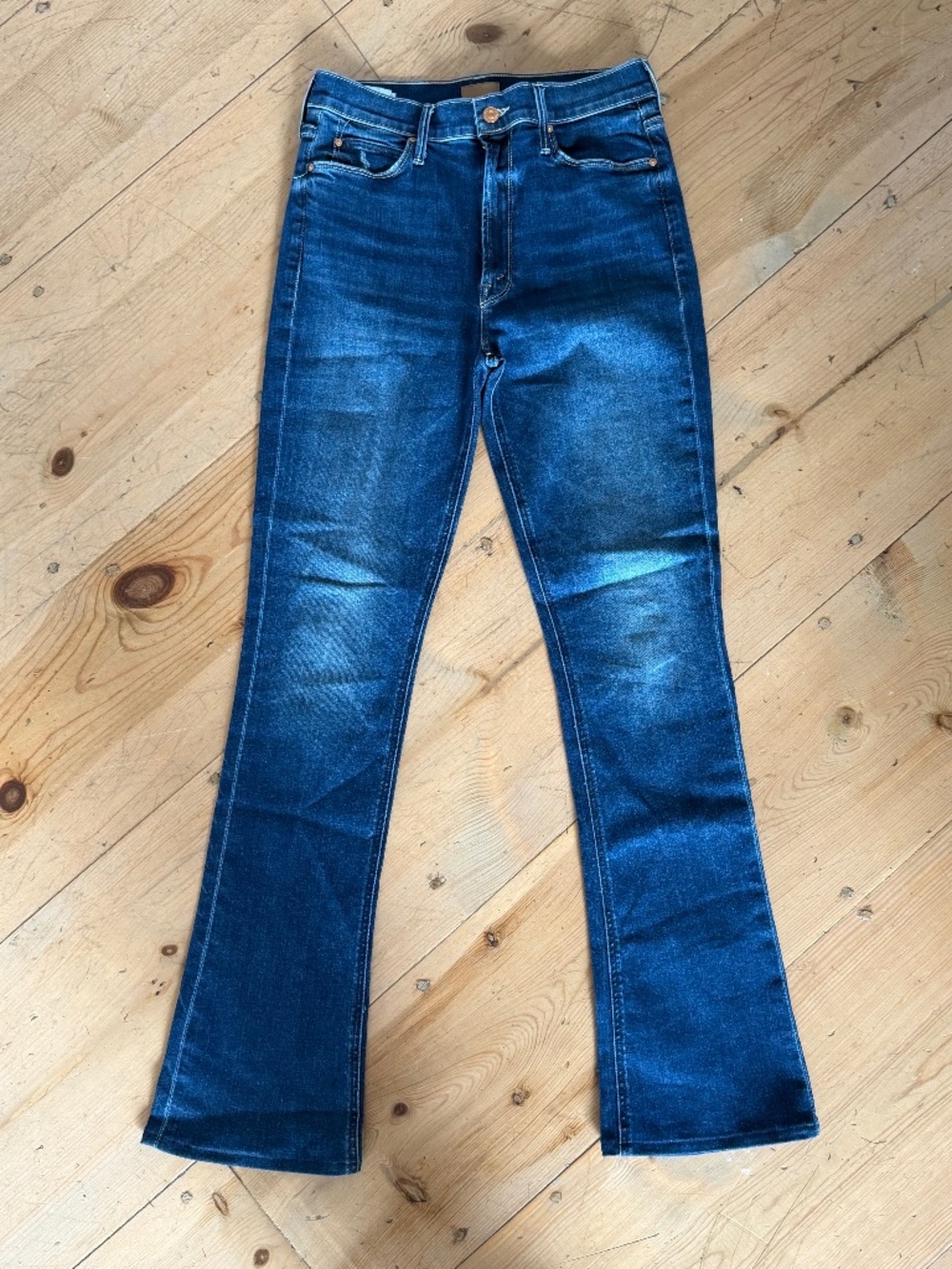 MOTHER DENIM MED/DARK WASH HIGHWAISTED "RUNAWAY" JEANS SIZE 29